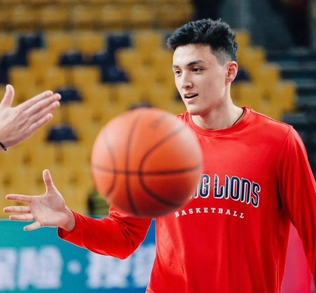 年轻球员大胆发挥，广州男篮收获惊喜