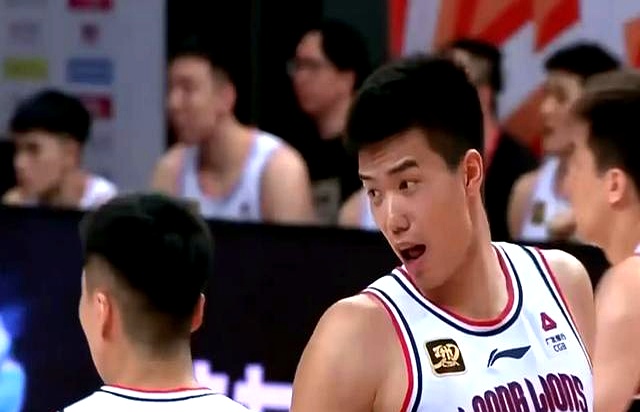年轻球员大胆发挥，广州男篮收获惊喜